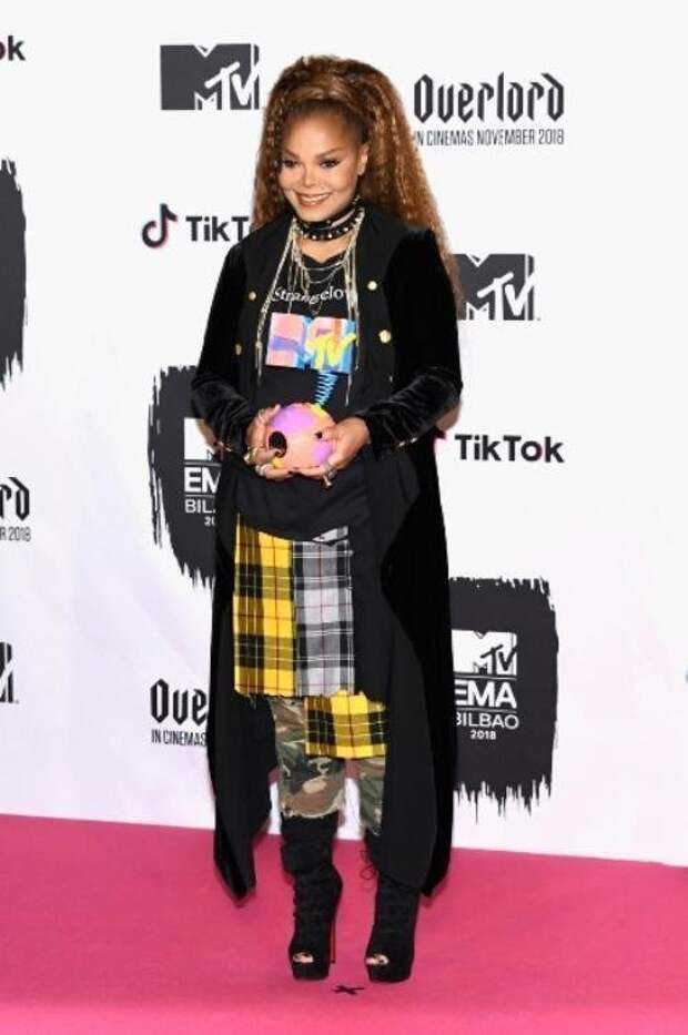 Премия MTV оказалась на редкость пошлой и аляповатой Премия MTV оказалась на редкость пошлой и аляповатой