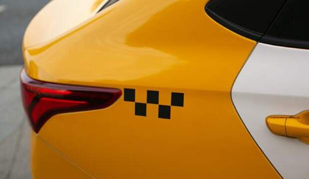 Средний доход таксистов в Петербурге приблизился к 92 тысячам рублей