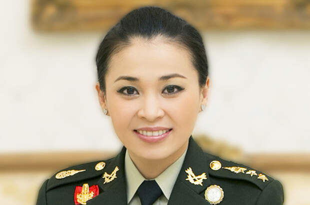 Появились первые официальные фотографии новой королевы Таиланда