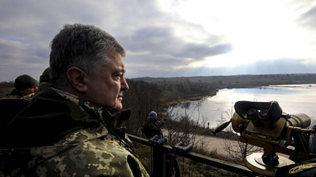 Президент Украины Петр Порошенко во время тактических учений десантно-штурмовых войск в Житомирской области. 21 ноября 2018