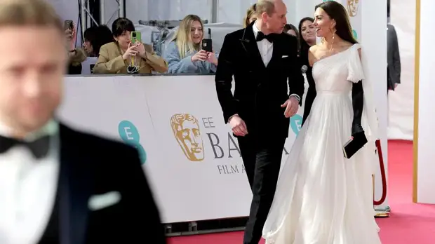BAFTA-2023: победители премии, яркие наряды и забавные моменты