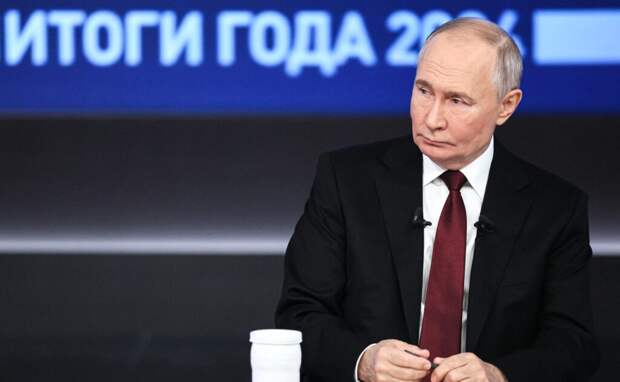 Путин приехал в национальный центр «Россия»