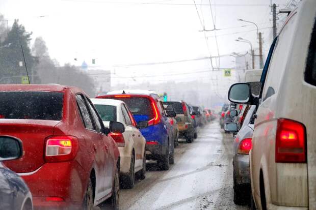 Госдума одобрила законопроект о расширении допуска транспорта на выделенные полосы