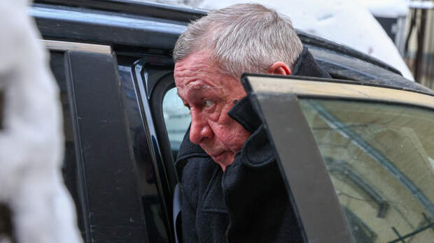 Михалков раскрыл роль Путина в возвращении Ефремова на сцену