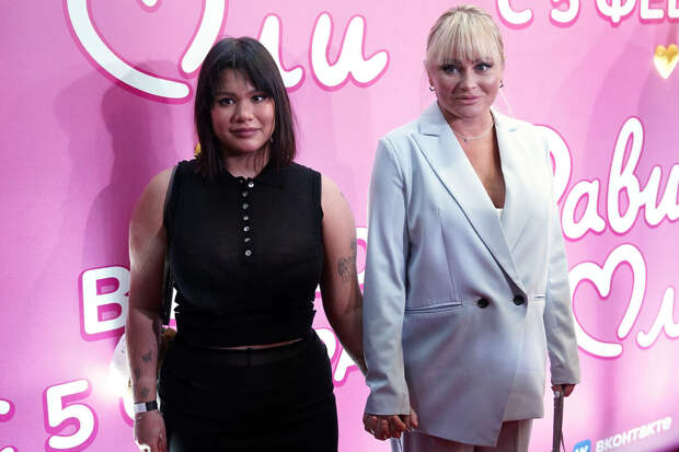 Дочь телеведущей Даны Борисовой вышла на красную дорожку в откровенном наряде