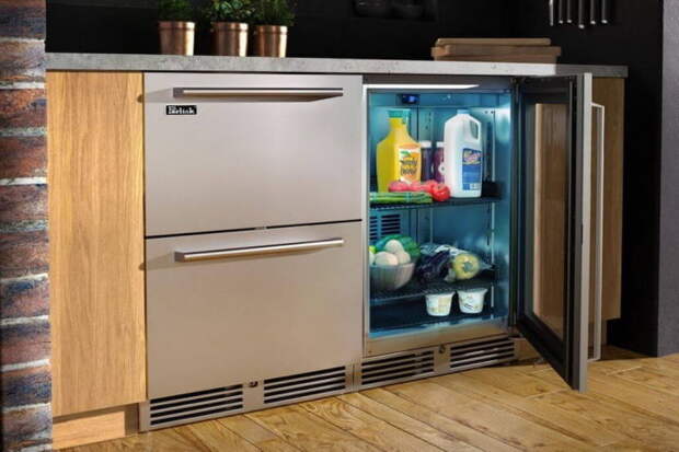 холодильник под столешницей в интерьере кухни