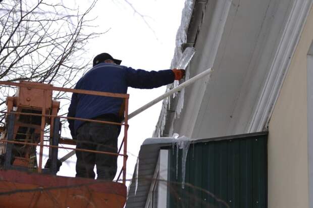 Администрация Майкопа усиливает контроль за очисткой городских крыш