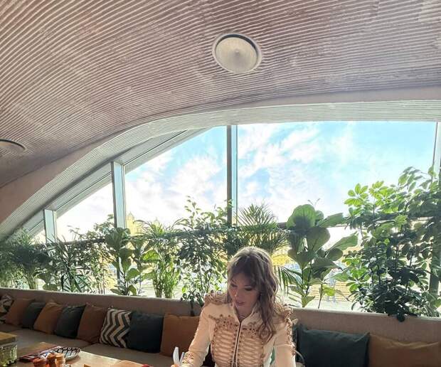 Модель Полина Диброва выпустит книгу