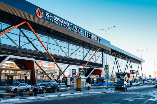 Гендиректор Шереметьево: аэропорт из-за снегопада работает в усиленном режиме