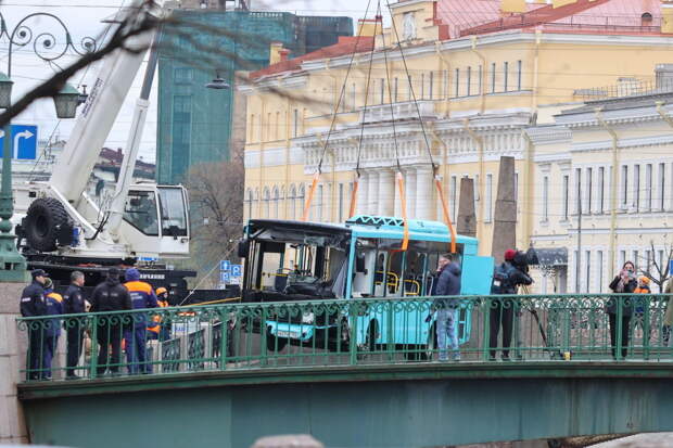 Эксперт назвал две версии причины трагедии с автобусом на Мойке