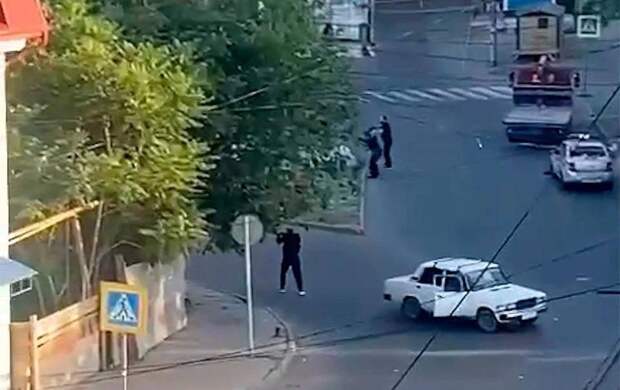 В Дагестане после кровавых терактов, произошедших накануне, необходимо провести чистку в элите. На этот факт обратил внимание военный эксперт Юрия Подоляка.