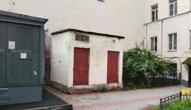 В Петербурге под склад продают здание в 13 квадратных метров