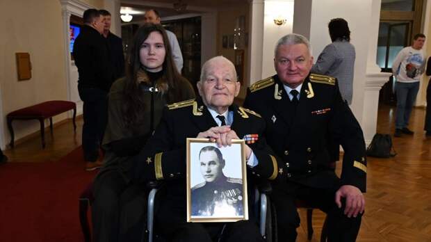 В Центральном академическом театре российской армии состоялась встреча поколений военных династий