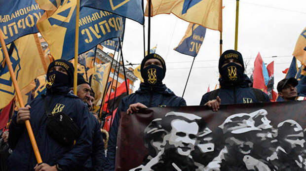 Запад продолжает подкармливать украинский нацизм