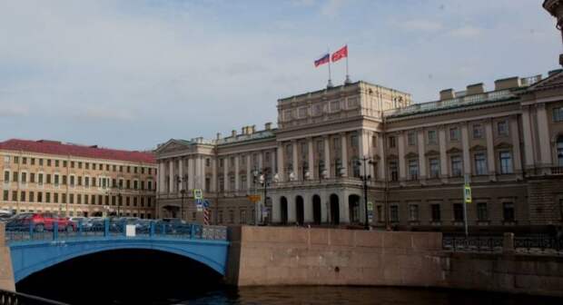 Путешествие из Петербурга в Москву. Для чего Макаров ушел в Госдуму, напомнив о рыбах и муравьях