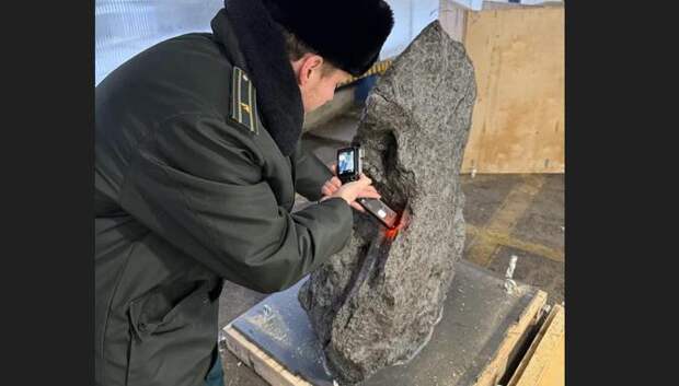 Контрабанду обломка метеорита весом 2,5 тонны пресекли петербургские таможенники