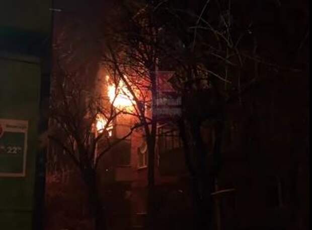 В Краснодаре из-за новогоднего пожара в многоэтажке эвакуировали 10 человек