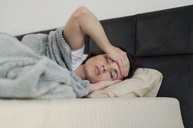 Эксперты назвали шесть причин внезапной бессонницы у женщин