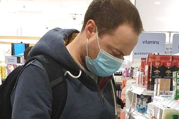 Мужчина заразился коронавирусом во время тайной поездки в Италию с любовницей