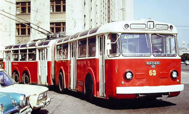 Автобусы СВарЗ ТС-1/ТС-2 имели восемь колес.