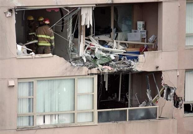 2007 год. Двухмоторный самолет врезался в 9 этаж жилого дома близ международного аэропорта канадского г.Ванкувер