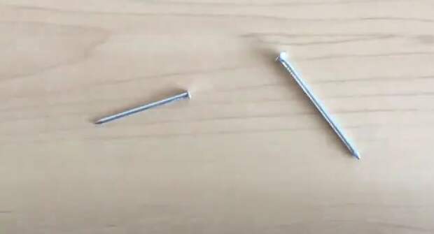 Простая самоделка из гвоздя и проволоки