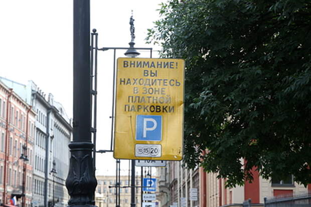 На Крестовском острове в Петербурге запустили платную парковку на 1513 мест