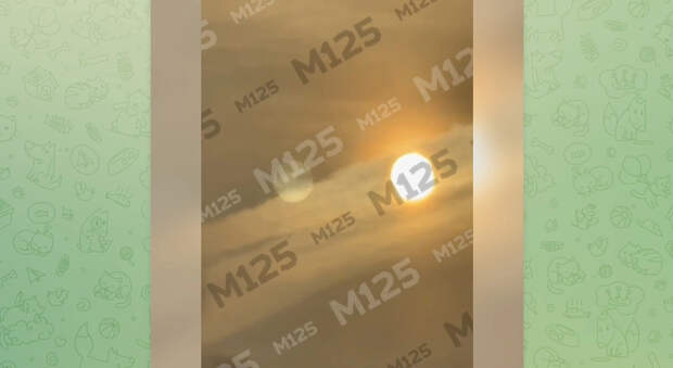 Жители Москвы засняли "ложное солнце" над городом