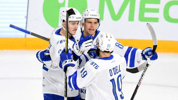 Московское "Динамо" благодаря голам Гусева и Комтуа победило "Амур" в Хабаровске