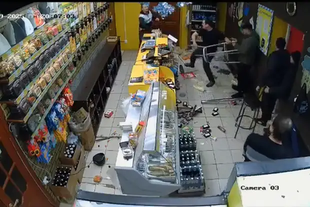 Дал отпор банде. А теперь оправдывается перед начальником МВД и сидящим рядом главой их диаспоры