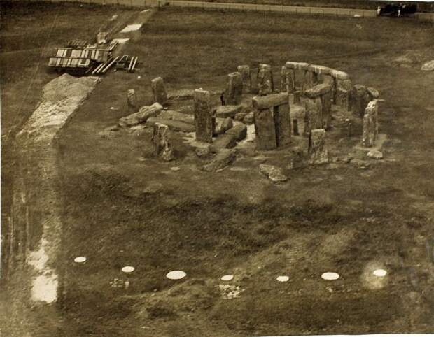 File:Stone Henge - Salisbury Plain.jpg