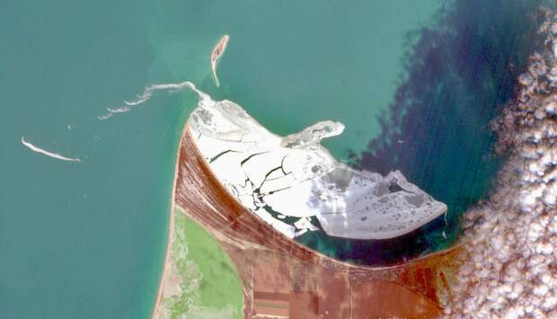 Что стало с семикилометровым «айсбергом», обнаруженным у Бакальской косы в Крыму