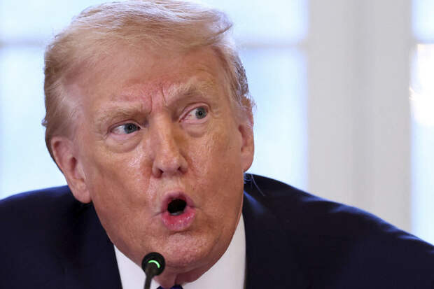 Трамп репостнул нейросетевое фото, на котором он курит кубинскую сигару