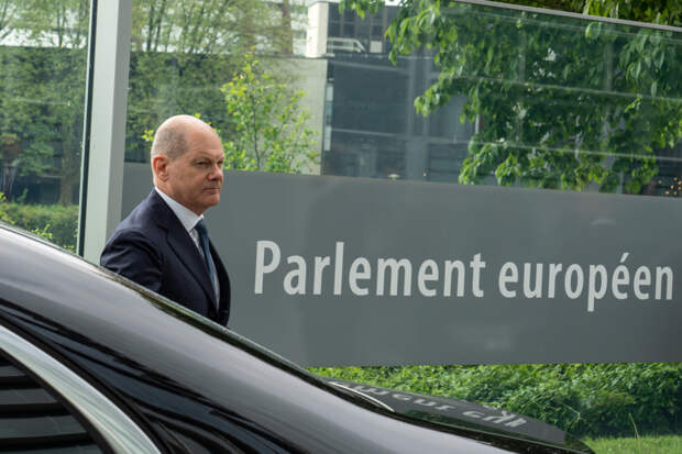 В Германии назвали Шольца высокомерным канцлером за его выходку в бундестаге
