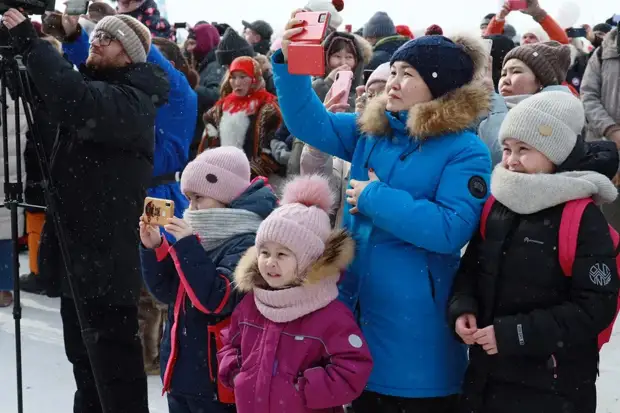 Именитые артисты выступили на Дне оленевода в Салехарде
