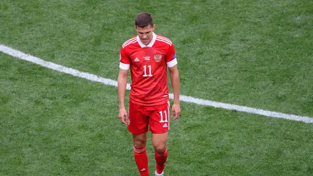 Сборная России пожелала здоровья Зобнину, который получил травму