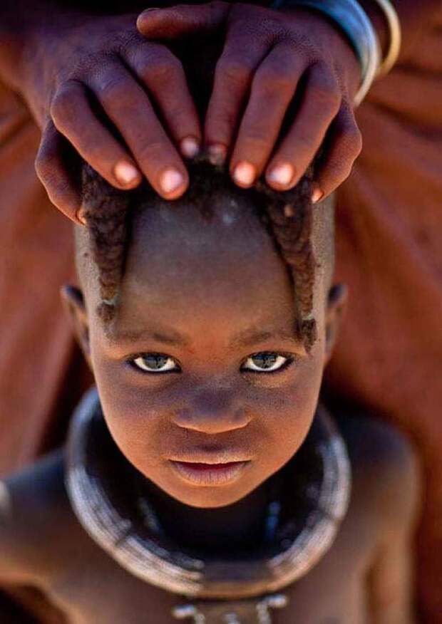 Неотразимо красивые дикие племена Анголы, живущие точно так, как и в далеком прошлом