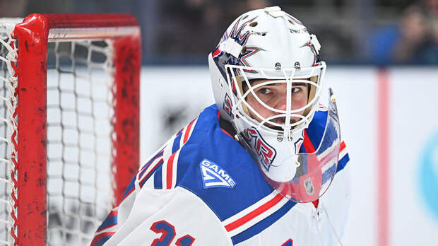 Шестёркин поблагодарил тренера по боксу после драки в матче НХЛ