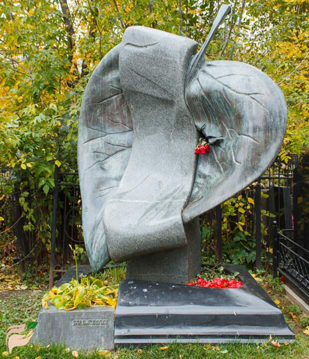 Могила Медкова на Ваганьковском кладбище 