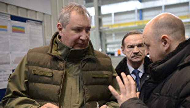Заместитель председателя правительства РФ Дмитрий Рогозин во время посещения предприятия НПО Сатурн в Рыбинске. 3 февраля 2017