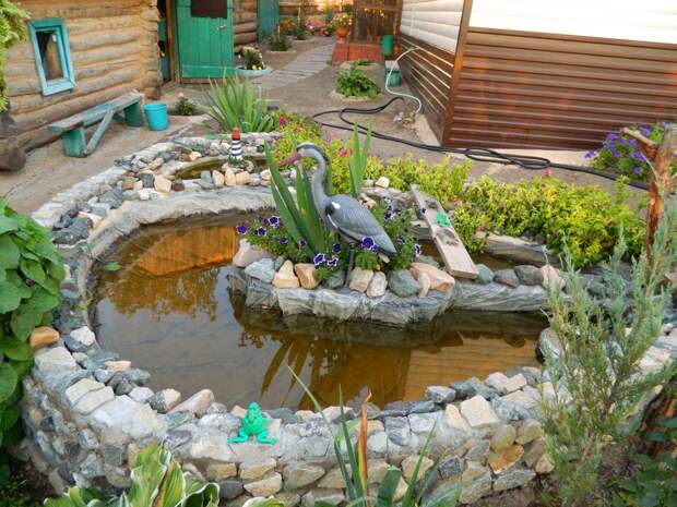 Обустройство частного двора водоемами