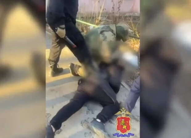 Трое мигрантов в такси Владимира заставляли водителя оскорбить Путина. Дальше "лицо в асфальте"