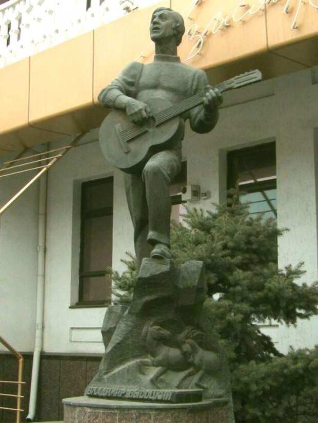83 Памятник Владимиру Высоцкому в Мелитополе