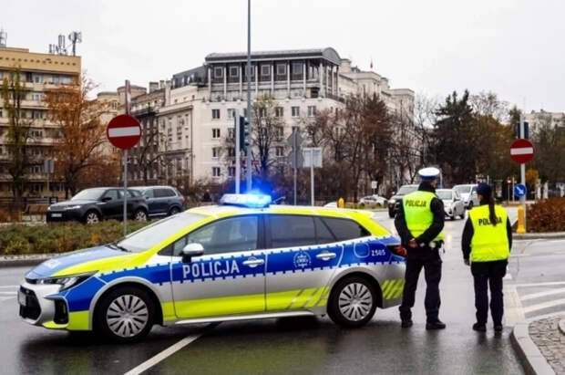 Мужчина с пистолетом проник на фабрику в Польше и открыл огонь