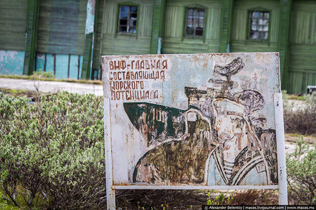 Плакаты в честь моряков военно-морского флота. Плакаты в честь моряков военно-морского флота.