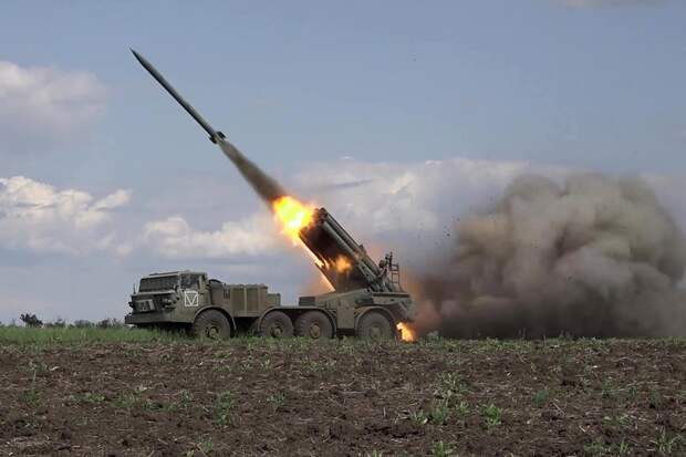 Российские военные корреспонденты пишут, что подразделения Вооруженных сил России (ВС РФ) прорвали оборону ВСУ, наступая от Горловки к Торецку в Донецкой Народной Республике.-2