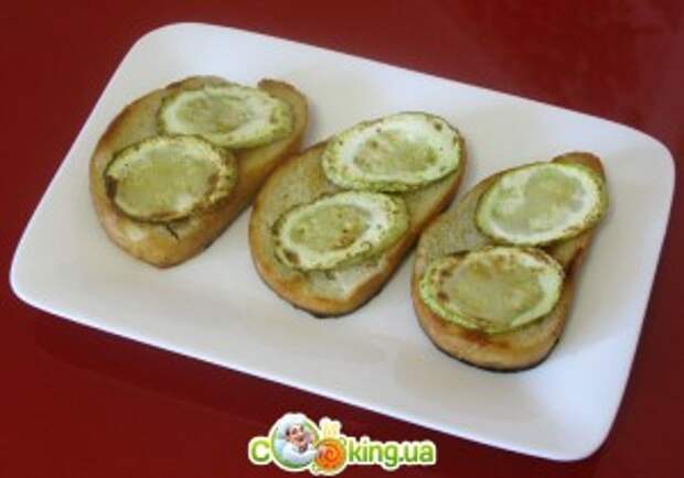 Пикантные гренки с кабачком и сыром - приготовление 