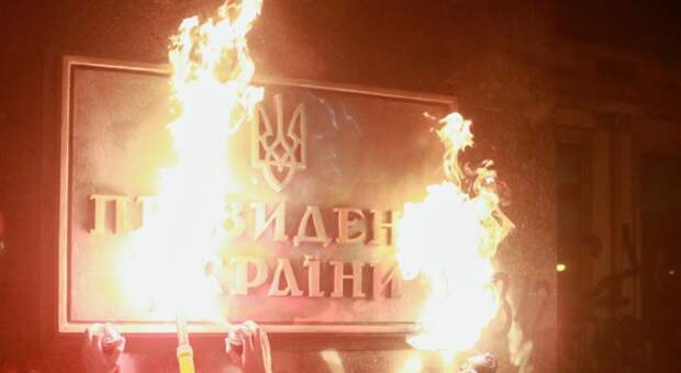 Из-за силовой мобилизации и глупых приказов политического руководства – украинская армия оказалась на пороге...