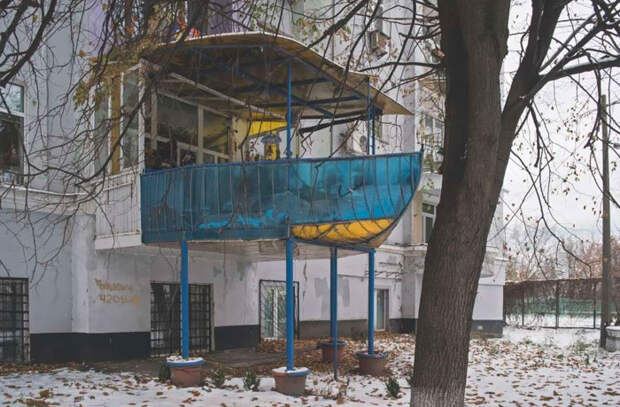 Подборка максимально странных балконов