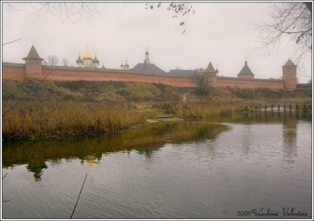 Пасмурный Суздаль.Спасо-Евфимиевский монастырь с Покровской улицы